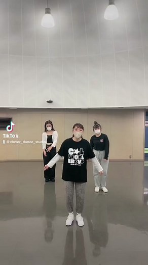 振り付けしてみました！😊誰でも簡単に踊れるダンスなので是非踊って下さい‼️💃🫶 #誰でもダンス ##オリジナル振付 #おすすめ #いいね #ハート #cloverdancestudio #岸和田ダンス