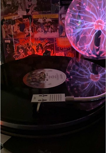 🔥🎧🔥 Albums by Audio Allen EMc2 🔥🎧🔥 Wrapping up 2024 with some of My favorite songs. Tonights album and song is dedicated to You, Generation X. The Artist: KISS #shoutouts and #dedications in the comments below! #AlbumsByAudioAllen #pilotoftheairwaves #kiss #unmasked #kissunmasked #talktome #audioallenemc2 #generationx #genx #tiktokdj #records #vinyl #vintagevinyl #turntable #jvc #govee #goveelights