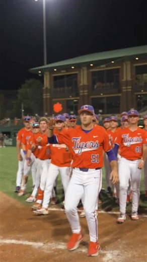 Bill got em back at the end though 🤪 #bananaball #savannahbananas #clemsonbaseball #baseballplayer #hefnershuffle | Banana Ball