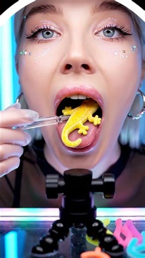 asmr eating food sound . #asmr #challenge #asmreating #notalking #aesthetic #eatingsounds