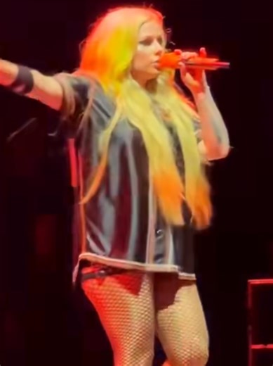 @Avril Lavigne Skater Boy 🔥 Greatest Hits Tour Punkprincess #avrillavigine #greatesthitstour #skaterboy #poppunk #fyp
