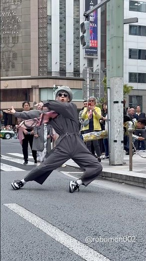 【Japan’s most viral performer】【Everyone can’t take their eyes off】Robomon