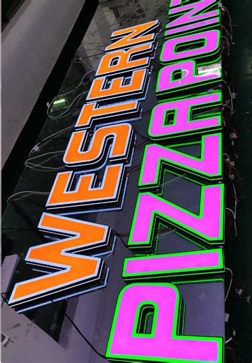 The colorful and luminous signboard at the storefront is definitely a key to attracting a large amount of traffic.#lightbox #lamplight #ledlightstrip #led #logodesign