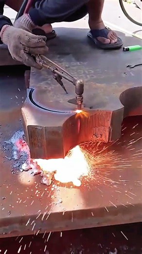 Precision Gas Cutting: How Thick Steel is Shaped