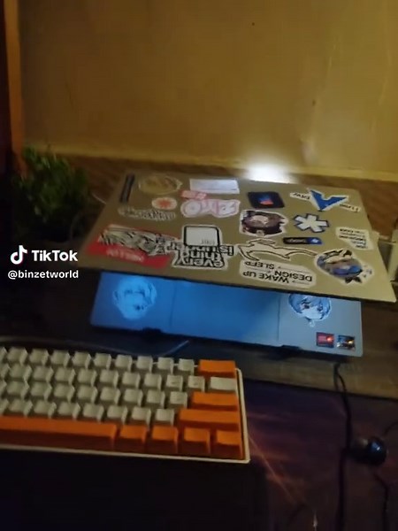 Advan Work Plus: A Tech Device for Linux