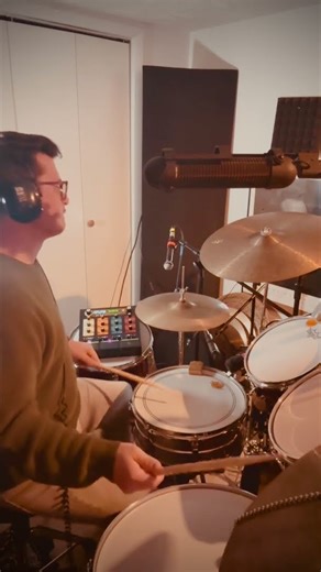 Manipulating the click track. #practice #robgoulddrums #drummer ￼