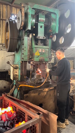 Lindagatewaytools on Instagram: "Hot forging process"