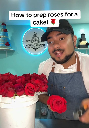 How to prep roses for a cake! 🌹🎂 #felipescreations #flowersoncake #cakedecorating #bakingtips #fyp