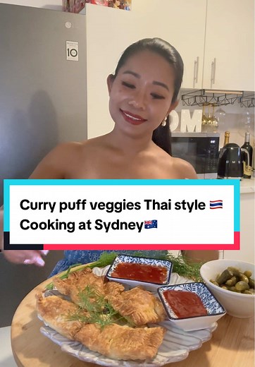 Curry puff veggies Thai style cooking at Sydney.#curry #cooking #easyrecipe #homecooking #thaifood Curry puff veggies Ingredients 500 g mix vegetables 1 pack puff pastry 1 cup onion 1 tbsp light soy sauce 1 tbsp oyster sauce 1 tbsp sugar 2 tbsp water 1/2 tsp salt 1 tsp chicken powder 2 tbsp curry Turmeric Wrap in pastry and bake for 30 minutes.