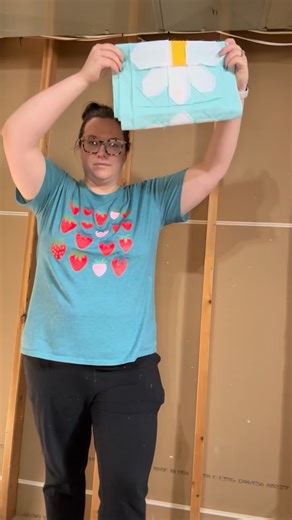 I am thrilled to share that my Fresh as a Daisy quilt top is DONE! #sewing #quilting #freshasadaisyquilt | Stitches & Purls