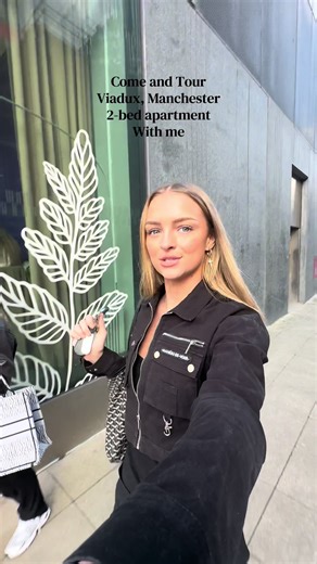 ✨Viadux 2-Bed Apartment Tour✨ Located on Great Bridge Water Street, Viadux is one of the most sought after apartment buildings in Manchester… Due to its stunning interiors, light filled apartments with stunning views and extensive resident only amenities! Amenities include: • Swimming, sauna, steam, hot tub • Private/Co working spaces • Games rooms • Roof Terrace • Concierge Full amenities video available on my page… take a look you won’t be disappoint ✨ For any further questions on this develop