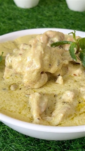 Rich & Creamy White Chicken Recipe 🍗 | Restaurant Style at Home #chicken #kitchenwithafsana #shorts