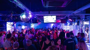 Dance Machine, the biggest bar in Bordeaux that takes you back to the '90s!