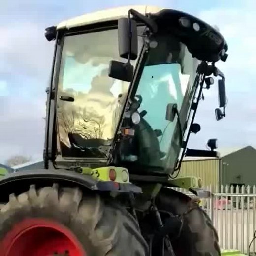 Learn About CLAAS Tractor Features and Operation