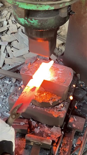 Knife Forged in Fire – USA Blacksmith Skills #usa #uk #knife