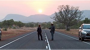 Watch Mystery Road Season 1 Episode 6 - The Truth