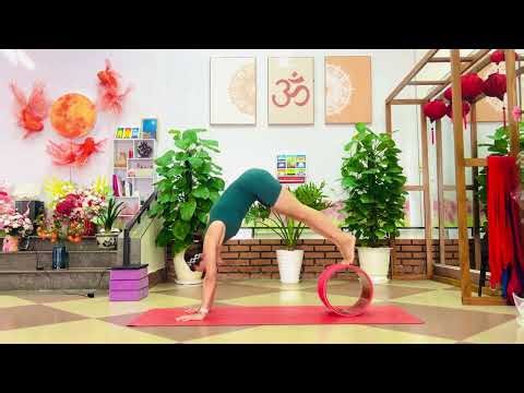 Short Dress Home Yoga: Flow and Glow | 01 Min. Spinal Flexibility
