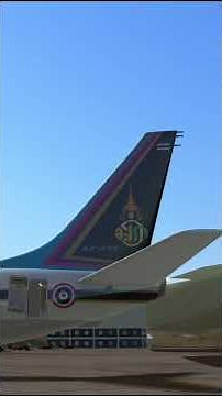 タイ国王 王妃夫妻が、自らコックピットで操縦する王室専用機b737-400 パロ空港に到着
