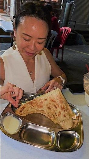 You Won't Believe How Delicious Malaysian Crispy Flatbread Roti Tisu Is!