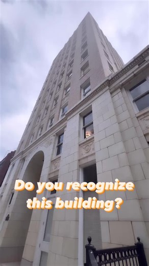 🏢 The historic Times Building in downtown Huntsville has a fascinating history 🤓 ➡️Built in 1928, it stands at 125 feet tall with 12 stories. ➡️It was originally the headquarters for the newspaper, “The Huntsville Times” from opening until 1956. ➡️The 12th floor was added during construction so the elevators only reach the 11th floor 😱 📍228 East Holmes Avenue, Huntsville, AL 35801