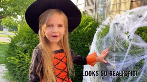 1000 sqft Spider Webs Halloween Decorations Bonus with 30 Fake Spiders, Super Stretch Cobwebs for Halloween Indoor and Outdoor Party Supplies