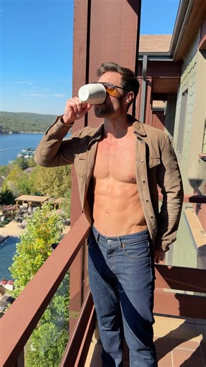 Good morning, fall is in the air 🍂 Have a great weekend!