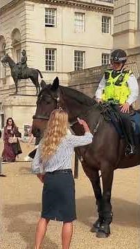 PURE RESPECT! ❤️ Tourists Follows the Rules at Horse Guards! 💂🐴