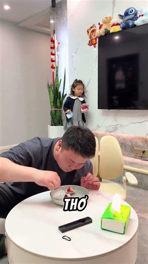 Ông bố "diễn sâu" và cô con gái hào phóng #memes #memevietnam #meme #funny #haihuoc