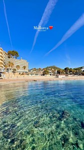 This is . . . 👇🏼 . . . 📍Camp de Mar, Mallorca ❤️ 🇬🇧 Camp de Mar in Mallorca is a stunning beach retreat, known for its fine sandy shore and crystal-clear waters. Ideal for families and relaxation seekers, the beach is surrounded by lush greenery and luxurious hotels. Enjoy various water sports, or simply bask in the Mediterranean sun. Mallorca, a treasure trove of natural beauty and cultural experiences, is epitomized in Camp de Mar’s serene setting. Good to know: Camp de Mar is famous for 