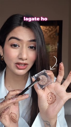 Garvita Miglani 🖤 on Instagram: "The right way to apply shimmer ✨ Fingers > Brushes Swipe, don’t dab. Pure pigment. Maximum glow. #MakeupTips #ShimmerEyes #EyeMakeupHack #MakeupReel #MakeupTricks GlamTips MakeupLovers BeautyCreators MakeupArtistTips DesiMakeup GlowUpTips EasyMakeup MakeupEducation 💫"