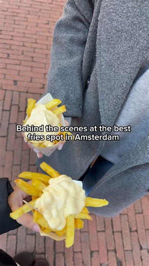 Vleminckx de Sausmeester on Instagram: "Another behind the scenes for the real fries lovers ♥️ #behindthescenes #bestfriesofamsterdam #Friesamsterdam #hotspotamsterdam #frietamsterdam"