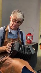 A brief review of the new Rochelle 2 concertina. Available now at Homewood Music. | Bob Tedrow's Homewood Music/Tedrow Concertinas