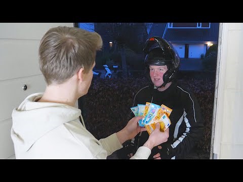 GIVE A 500 EURO TIP TO THE FASTEST DELIVERY PERSON
