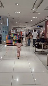 ONLY MOTHER CAN RELATE😅 KHIT WLA N MRUN P DW😅 AYA: batang nd k tatant4nan kpag my gust0ng papabili 😂 ATE YANNA: mommy my money ka pa ba? Mommy: oo mrun nmn nak (khit na ubus n ung budget)😂, bakit ate? Yanna: kc mdami kn nabili samin lhat gusto nmin binibili mu Mommy: OK lg yn nak minsan lg nmn pru deep inside naiiy4k n dhil ubus n budget 🤣😂 #viral #trending #motherslove #fyp | Pol Bryan Semana Pascua