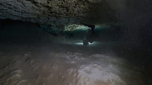 ¿Qué es CONAGUA?Hemos sido testigos de cómo 15 mil columnas de concreto y acero están contaminando el según acuífero más importante del país.Años documentando los daños causados por el mal llamado @TrenMayaMX.Sin estudios hidrológicos, ni manifiesto de impacto ambiental, se hincaron estas estructuras que comenzaron a corroerse desde el primer día.También hay decenas de escurrimientos de concreto que rellenaron cuevas.En todo este tiempo, ¿dónde estuvo metida la Comisión Nacional del Agua? @Selva
