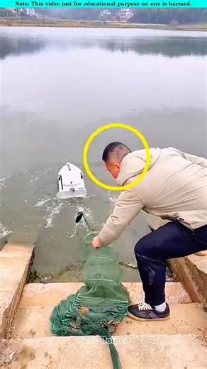 Caught the Fish by Setting Net in Boat 🎣😱