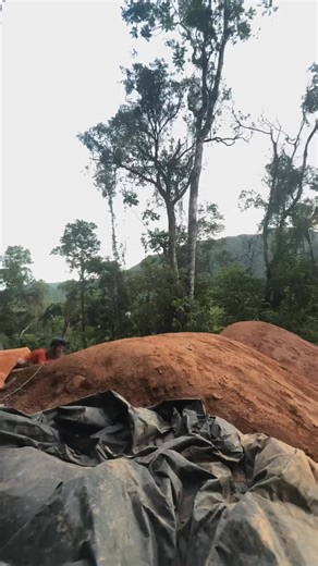 Test laps with David McMillan! Insane level of work on this zone by Dave and a talented crew of diggers. Making magic! @davidmcmillan 🎬 @hayden_kinnearrrrrrrrr | DEITY Components