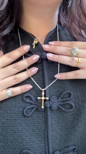 Today’s style tour 🖤 Super cute jacket from a local brand (the Closet by Lulu), I love the buttons! Lots of jewelry as usual, mixed metals today, and a double crucifix stack I love ✝️✝️