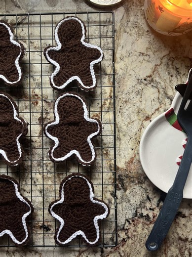 gingerbread man coasters 👩🏻‍🍳 #crochet #fyp #coaster #gingerbread #christmas