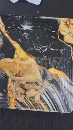 🚨 ATENTOS | Denuncian que una cliente compró un cachito en una panadería frente al terminal de Ospino (Portuguesa) y al probarlo estaba lleno de gusanos.Esto no es un error, es un riesgo sanitario grave. ¿Dónde están los controles?Imperdonable.