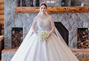 23-inch waistline, etc.: Ara Mina wedding gown details revealed