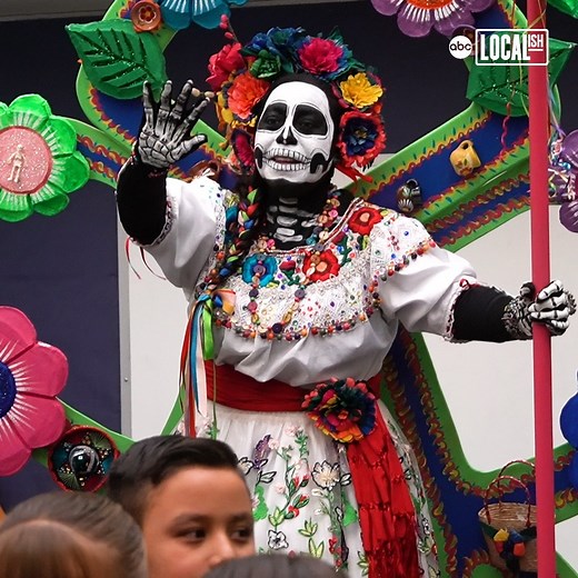 This woman completely transforms herself into a gorgeous representation of La Catrina during the Dia de los Muertos celebration! | Localish