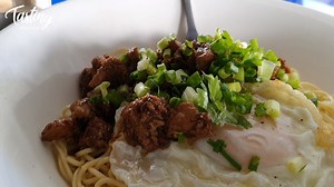 🇲🇺 Un plaisir de retourner chez Ti Madam La à Albion pour se régaler avec un mine bouilli salami poulet et un mine bouilli salami viande 🙂 #TastingMauritius #Mauritius #MineBouilli | Tasting Mauritius