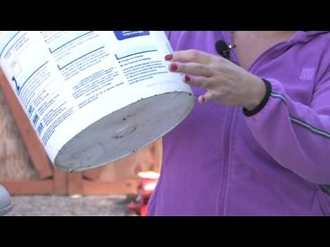 Tomatoes & Gardening Tips : How to Grow Tomatoes Upside-Down in a Bucket