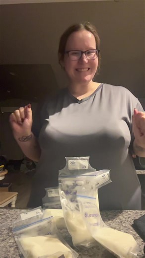 1am bagging milk session! #pumpingmom #postpartumjourney