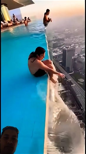 Infinity pool gone wrong 😱