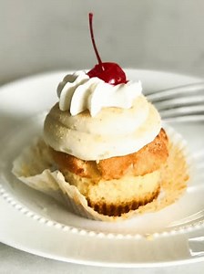 1.4K views · 49 reactions | This month's Deluxe Cheesecake Cupcake has us mesmerized. Graham cracker crust, cheesecake filling, cream cheese frosting... Don't miss out on this masterpiece! | The Sweet Tooth Fairy | Facebook