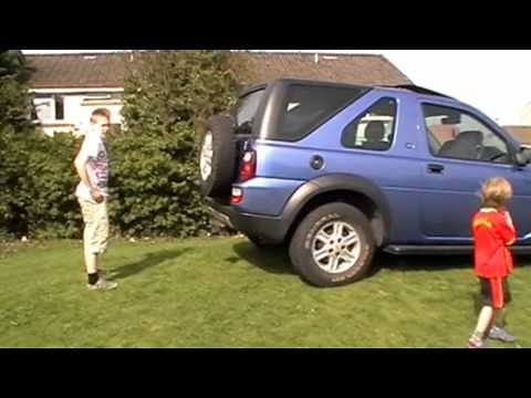 Freelander hardtop removal.mpg