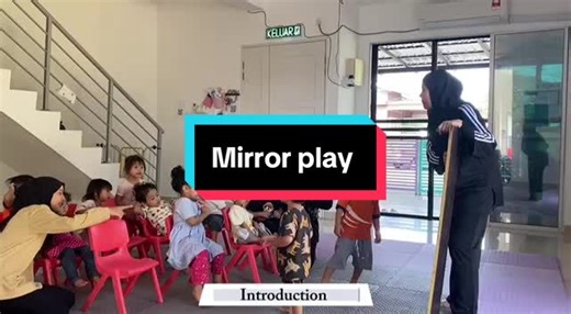 Benefits of the “Mirror” Activity for Children ✨ 👀 Builds social interaction 😊 Develops emotional awareness 🗣️ Supports language skills 🧠 Improves focus & self-control 🤸 Enhances motor coordination 💛 Boosts confidence & empathy Simple play, BIG impact! 🌱 #earlychildhoodeducation #pendidikanawalkanakkanak #klebangputraperak #autismawareness