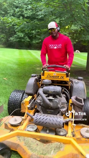 Massive 72” Dually Wright Stander ZK Mower Doing Work!#Douglaslawncare #lawncare #mowing #wright #wrightstander #wrightmanufacturing #epic #lawnlife #lawnmower #standonmower